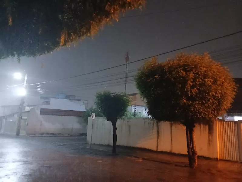 Chuva em Patos na noite desta quarta-feira, 4 de fevereiro - Foto: Airton Alves