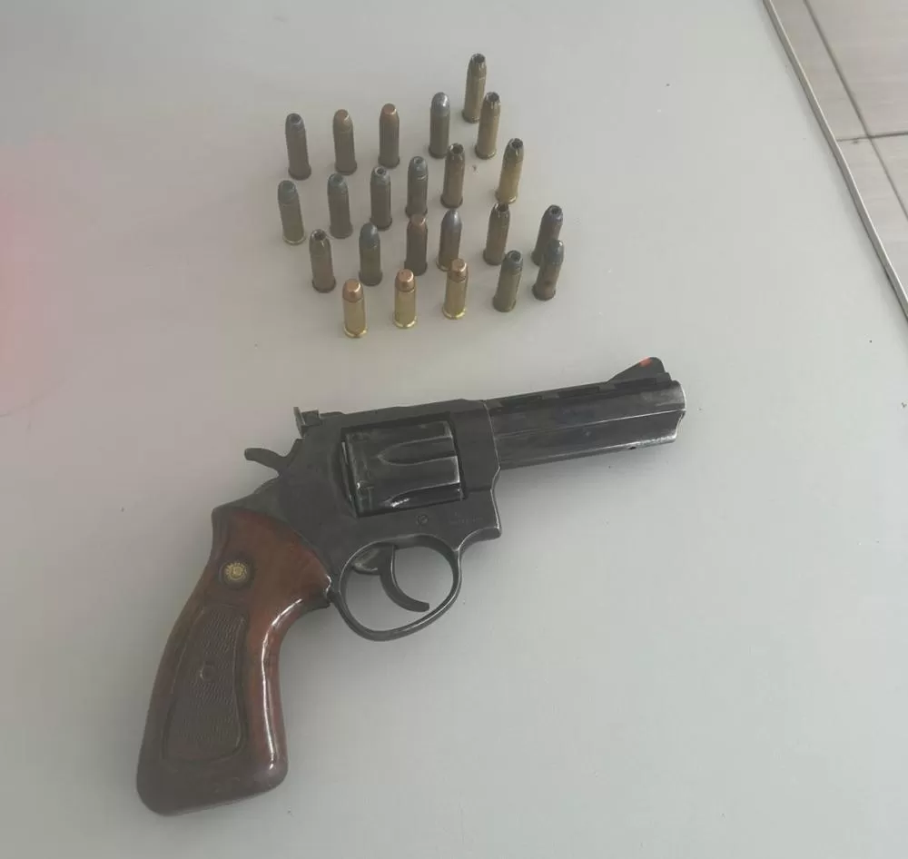 Arma e munições apreendidad - Foto: Polícia Civil