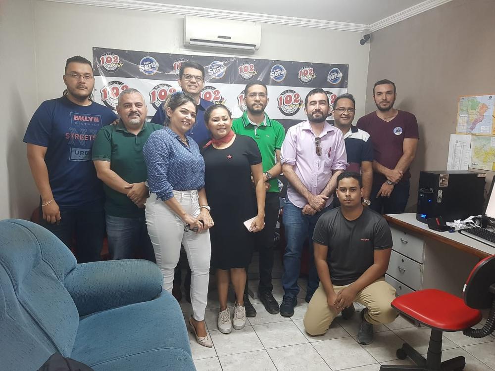 Jornalistas da Itatiunga com representantes de candidatos (Foto: Aninha Santos)