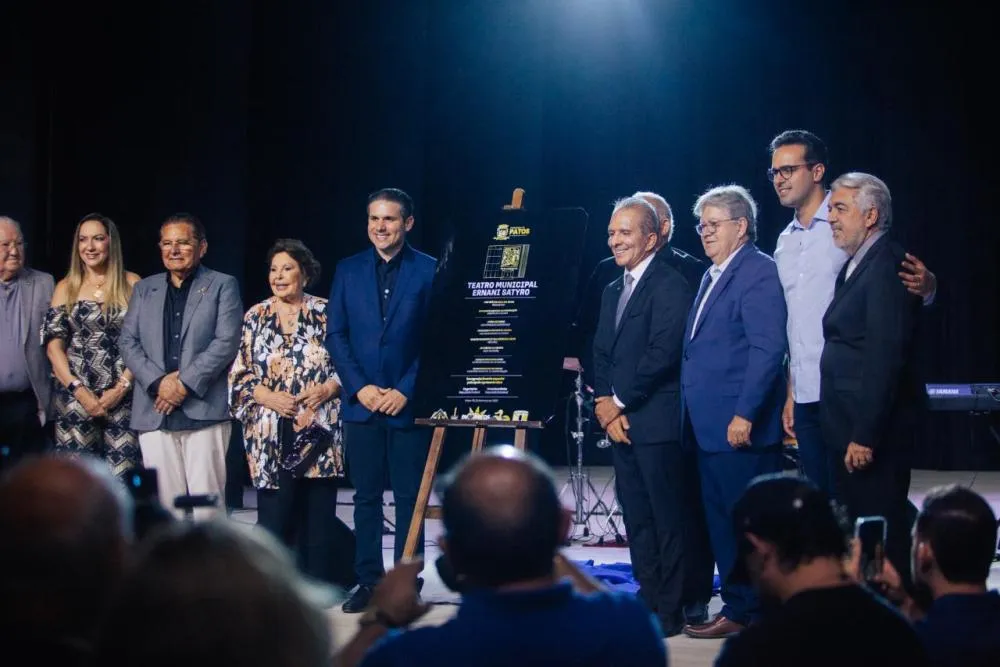 Teatro Municipal Ernani Sátyro é inaugurado, em Patos, com show de Petrúcio Amorim e presença de autoridades e ativistas culturais