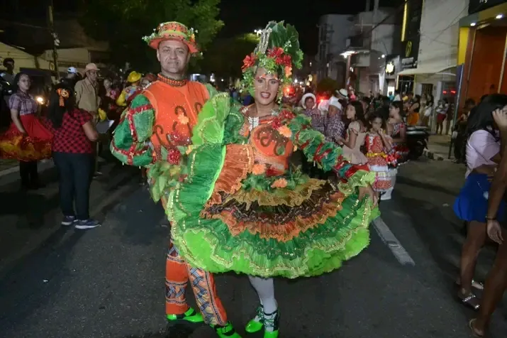 Arrasta Drilha abre calendário junino em Patos