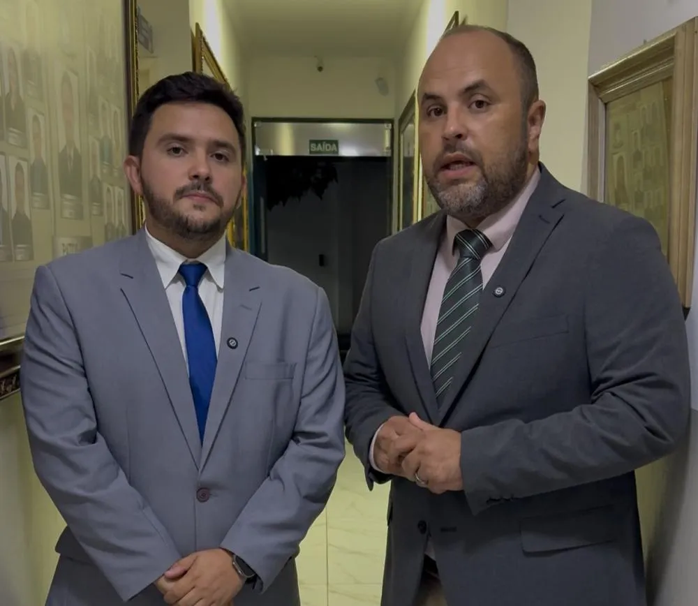 Da esquerda para à direita, vereador Dr Maicon e vereador Héber Tiburtino - Foto: Divulgação