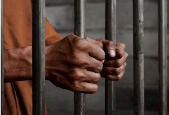 PM cumpre mandado dentro de presídio em Patos