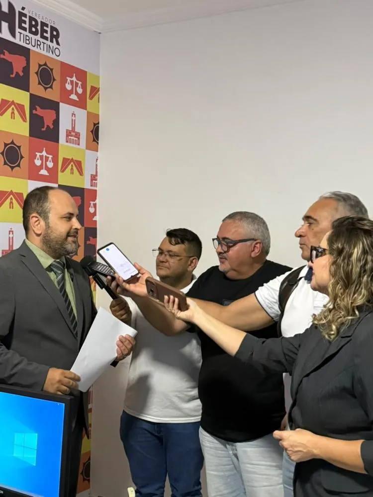 Vereador Héber Tiburtino, coletiva de imprensa nesta quinta-feira (13) - Foto: Assessoria