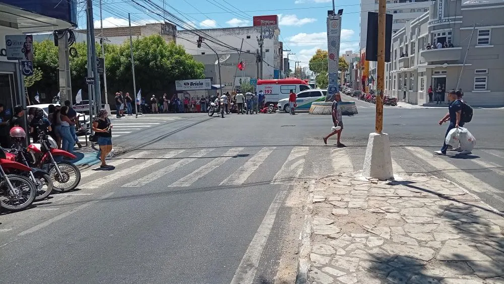 Sinistro de trânsito no centro de Patos - Foto: Airton Alves