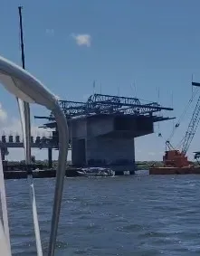 Trecho da ponte de onde o equipamento desabou - Foto: Reprodução