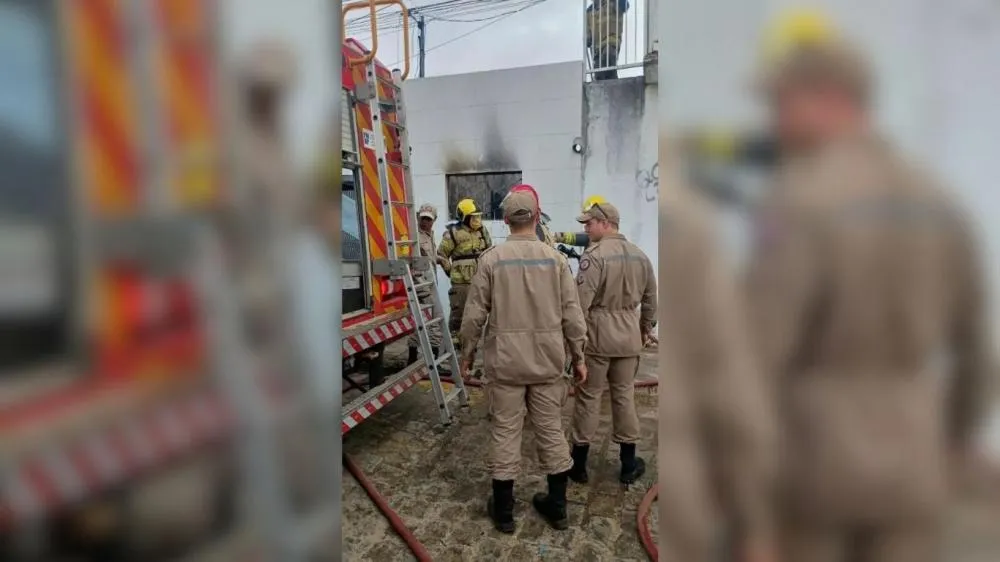 Incêndio em Patos - Foto: 4º BBM