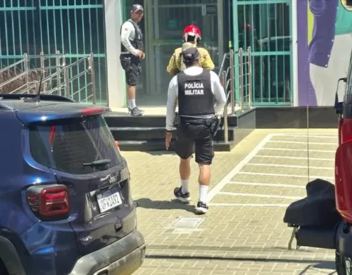 Policiais controlam incêndio no SICOB em Patos - Foto: Ascom 3º BPM