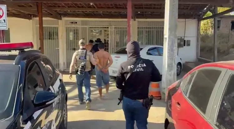 Suspeitos de tráfico de drogas presos em Imaculada, na PB - Foto: Polícia Civil
