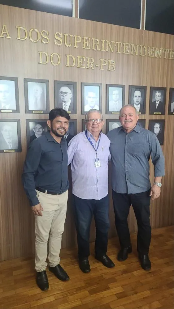 Bomfim Júnior, Carlos Pereira e prefeito Professor Jacob - Foto: Secom - Prefeitura de Patos
