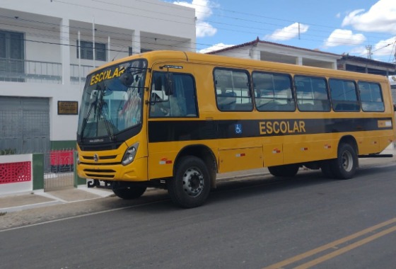 Prefeitura de Sooretama adquire dois ônibus para atender demandas