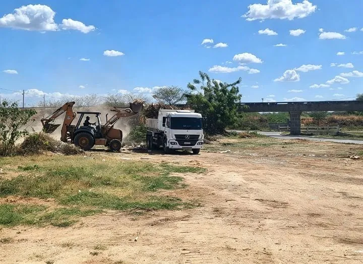 Prefeitura de Patos reforça limpeza urbana, manutenção de galerias e obras nas comunidades