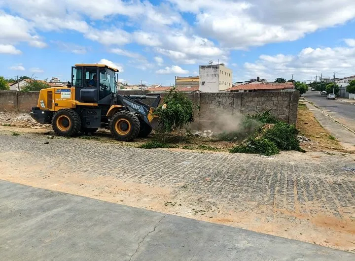 Serviços de limpenza e manutenção urbana em Patos - Foto: Reprodução/Secom