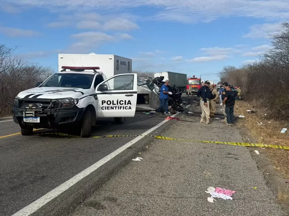 Colisão frontal deixa 6 mortos e 14 feridos na BR-230 em Soledade