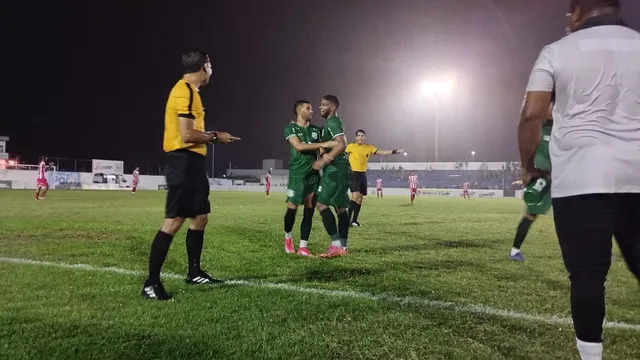 Nacional de Patos vence em casa e afunda o Auto Esporte-PB (Foto: Max Oliveira/Jornal da Paraíba)