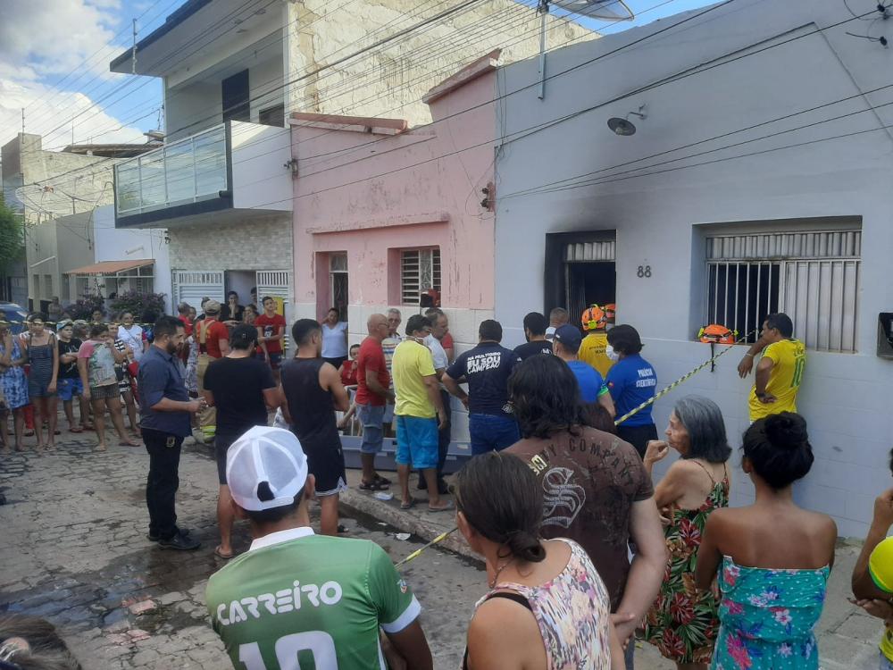 Residência do incêndio (Foto: Airton Alves/Patosverdade)