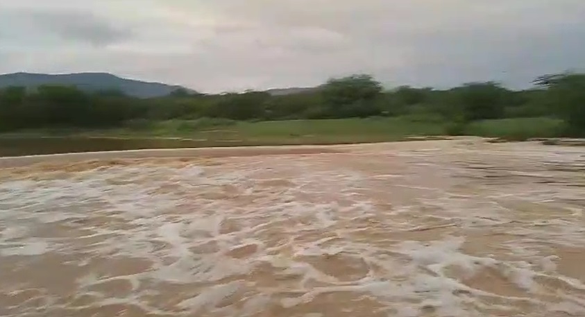 Rio Farinha, em Cacimba de Areia-PB, nesta manhã de terça-feira, dia 28.