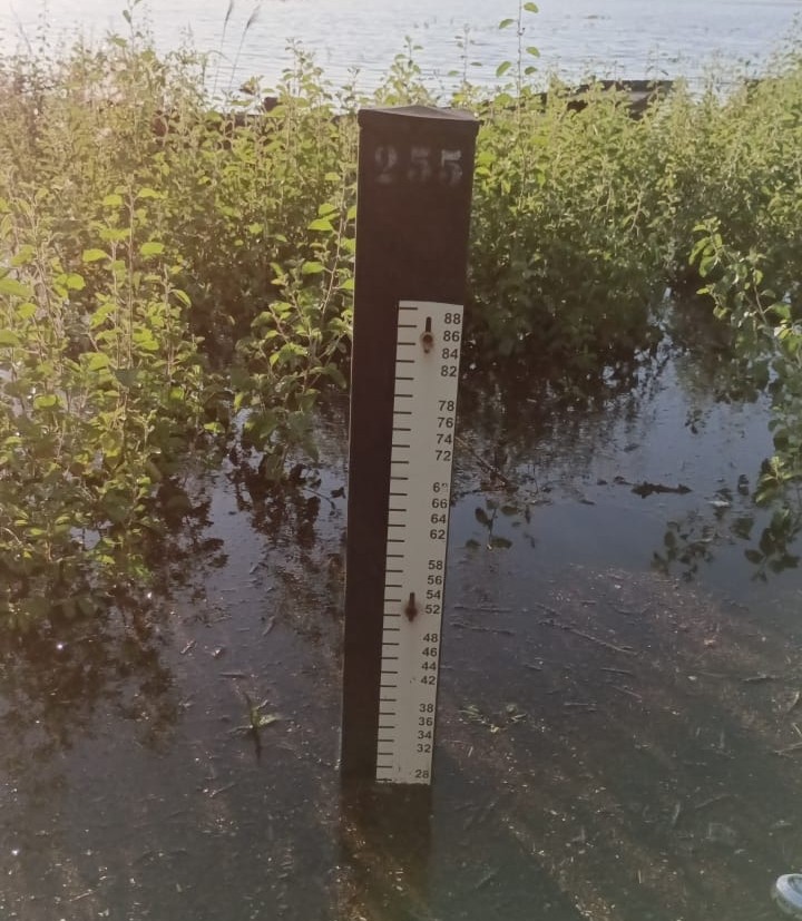Régua medição da recarga de água da Barragem da Farinha (Foto: Reprodução/Redes Sociais)