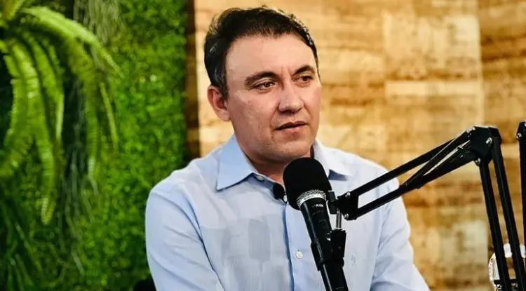 Jornalista Heron Cid, durante entrevista