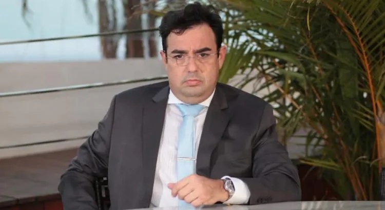 O advogado José César Cavalcanti Neto é investigado por agredir companheira