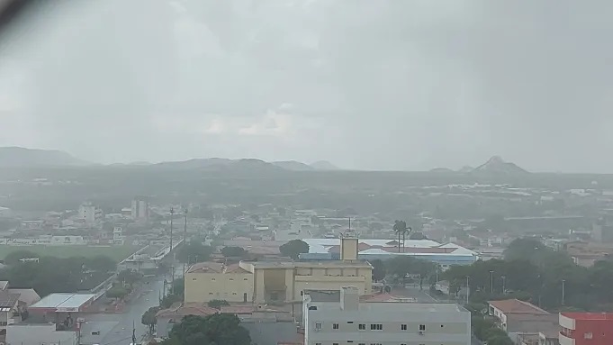 Chuva em Patos (Foto: Maria de Fátima Amorim)