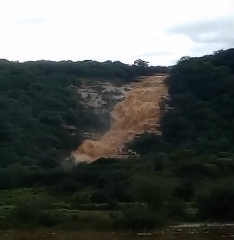 Cachoeira da Serra de Santa Luzia nesta quarta-feira, dia 13 de março. (Foto: Redes Sociais)