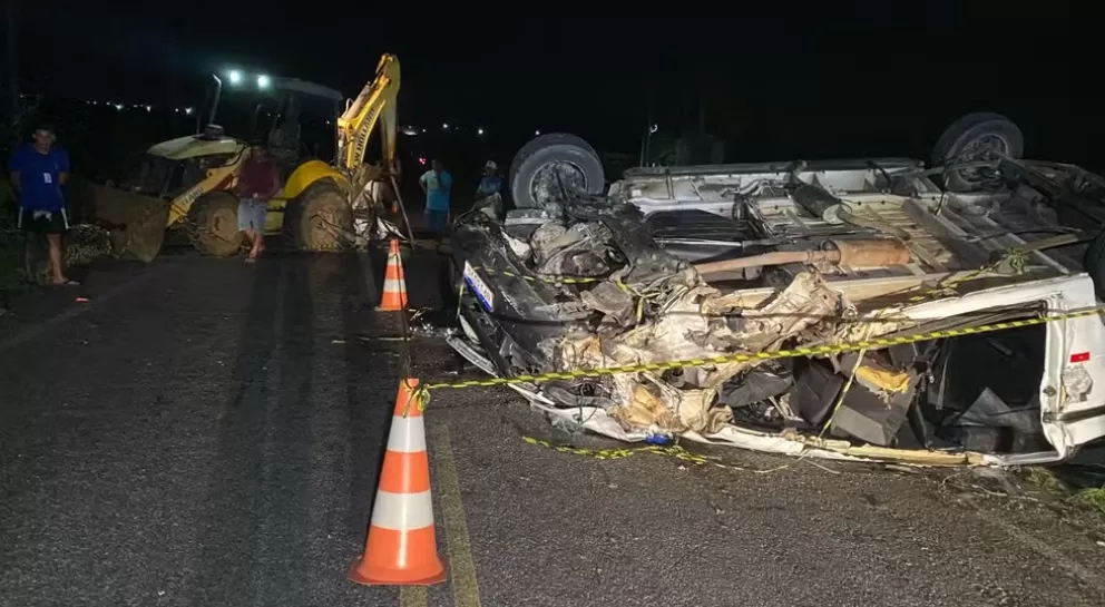 Acidente entre as cidades de Paulista e São Bento — Foto: Beto Silva/TV Paraíba