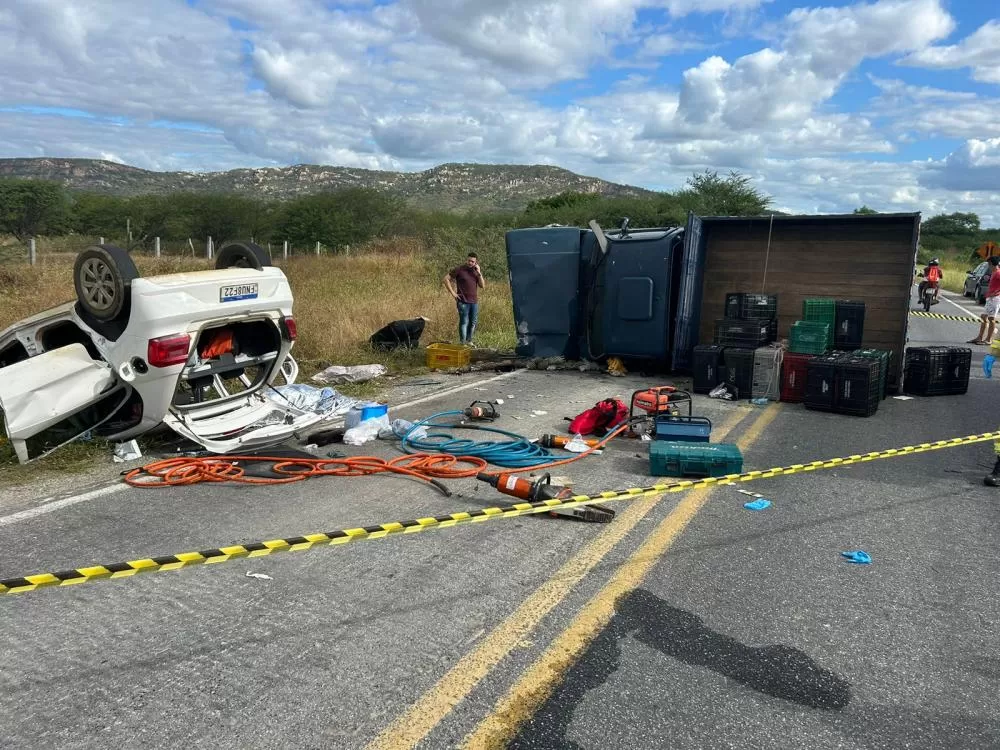 Acidente entre dois carros de passeio deixa três mortos e três feridos, em Santa Terezinha