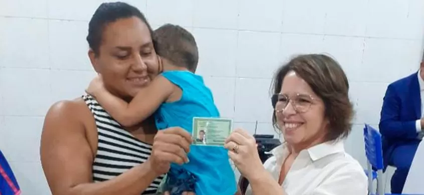 Secretária, Helena Wanderley