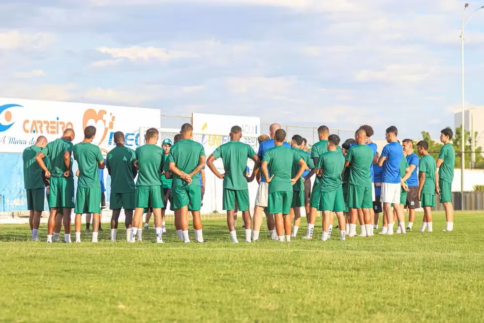 Elenco do Nacional de Patos no início da pré-temporada — Foto: Éder Souza / Nacional de Patos