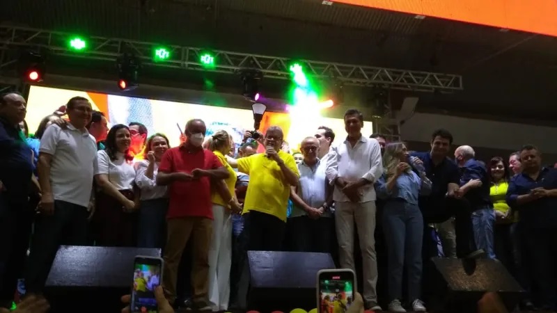 Governador João Azevêdo discursa durante evento do PSB (Foto: Roberto Targino/MaisPB)