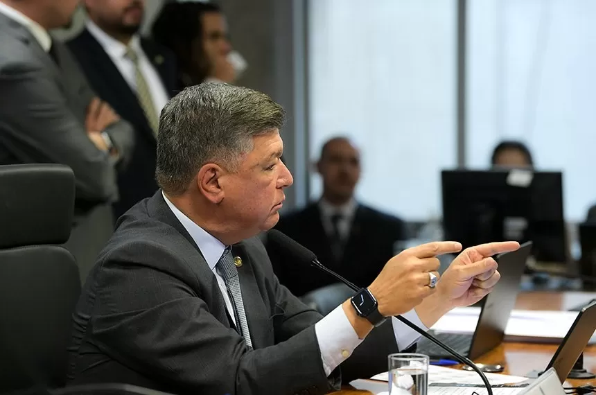 O senador Carlos Viana preside a CPMI do INSS - Foto: Pedro França/Agência Senado