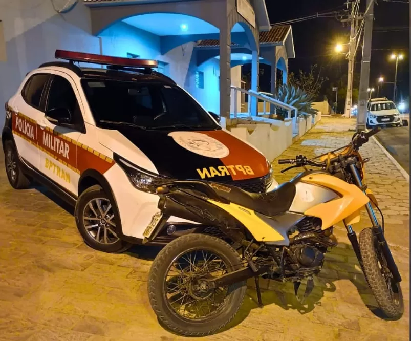 Motocicleta apreendida - Foto: Ascom 12º BPM/Divulgação
