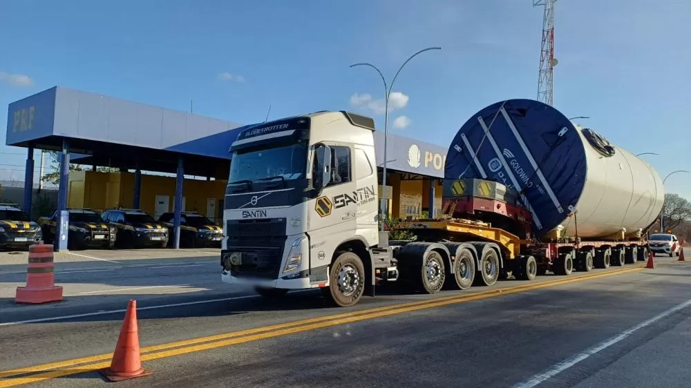 Carreta retida pela PRF em São Mamede - Foto: Polícia Rodoviária Federal